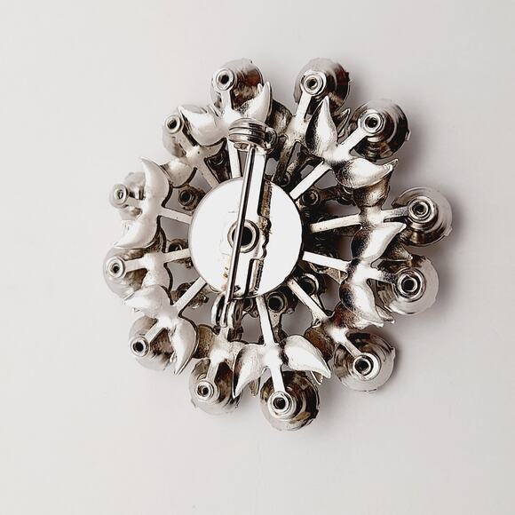 Vintage 1950s Clear Rhinestone Flower Three Dimensional Brooch - Picture 8 of 8